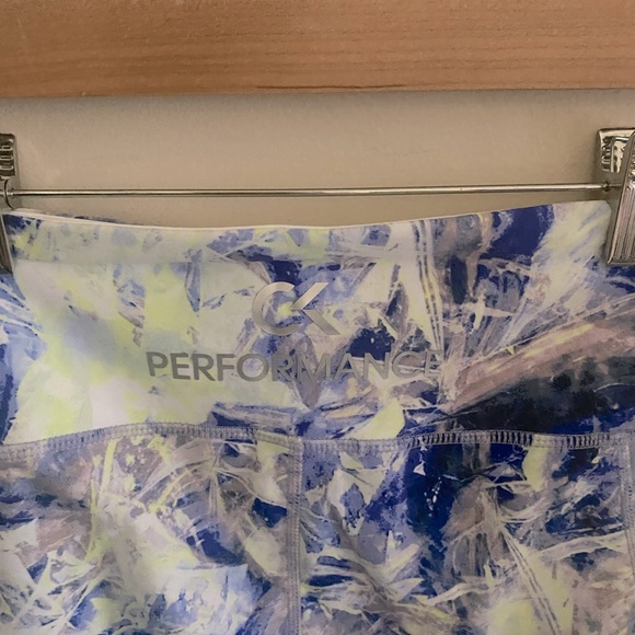 Women’s Calvin Klein Performance Capri Leggings - Picture 2 of 3